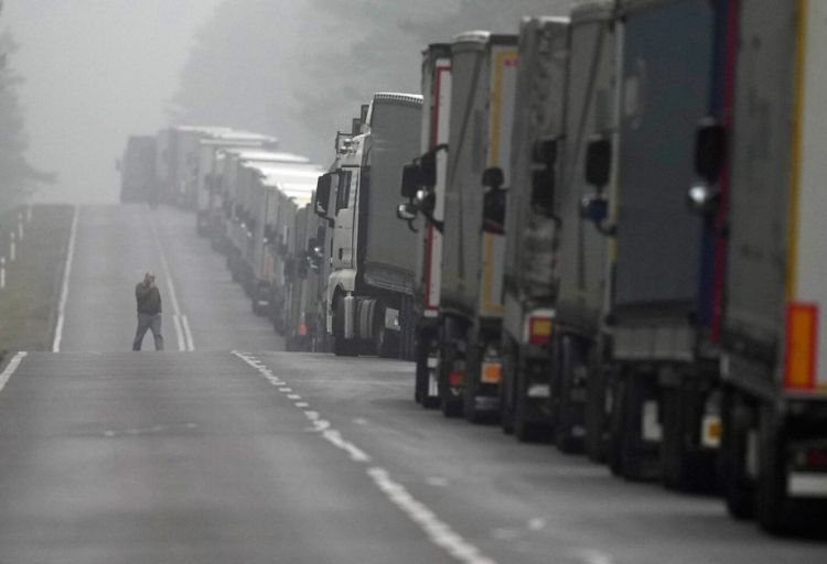 Polşa Rusiya və Belarus yük maşınlarının sərhəddən keçməsinə icazə verməyəcək