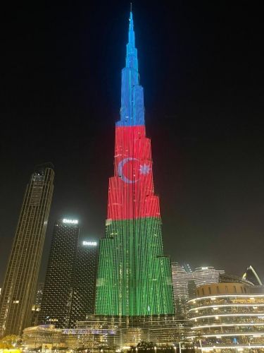 Əbu-Dabi və Dubayın göydələnləri Azərbaycan bayrağına bürünüb<font color=red> - FOTOLAR</font>