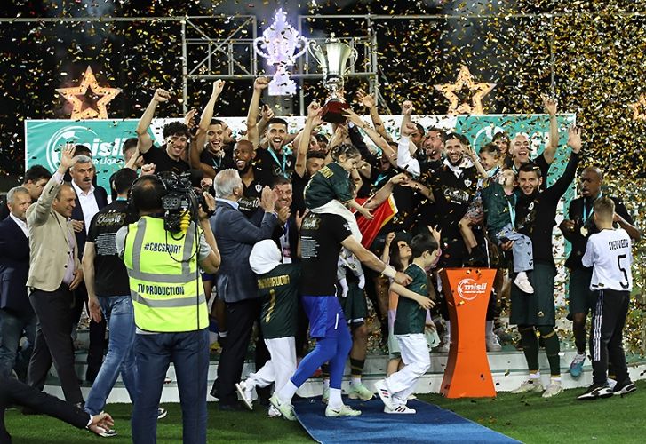 “Qarabağ” klubuna çempionluq kuboku təqdim olunub