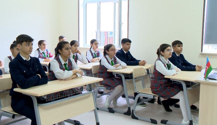 Naxçıvanda uşaq hüquqlarının müdafiəsi ilə bağlı interaktiv dərs keçirilib<font color=red> - FOTOLAR</font>