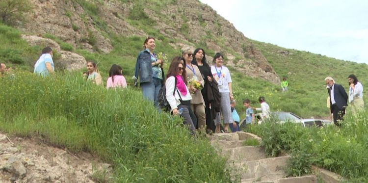 "Naxçıvan Bəşəriyyətin Beşiyi" VI Beynəlxalq Rəsm Festivalının iştirakçıları Naxçıvanla tanış olublar<font color=red> - VİDEO</font>