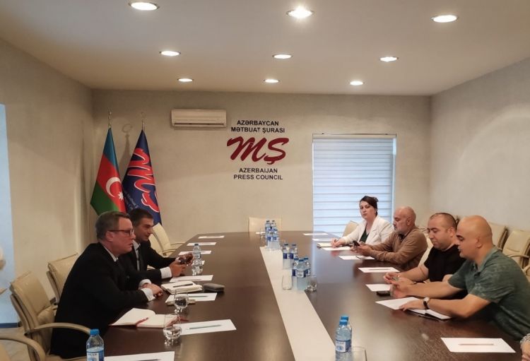 “TikTok”un məsul nümayəndələri Mətbuat Şurasında olublar