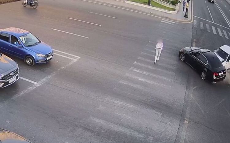 Bakıda piyada keçidində baş vermiş ağır qəzanın görüntüləri yayılıb<font color=red> - VİDEO</font>