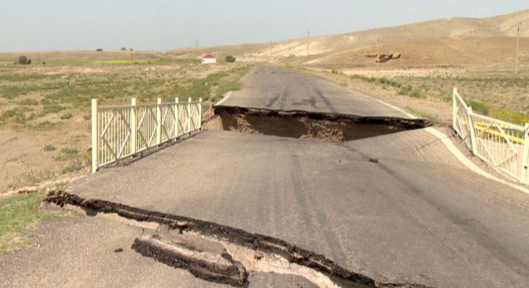 Naxçıvanda 3 kəndi birləşdirən körpü yararsız hala düşüb<font color=red> - VİDEO</font>