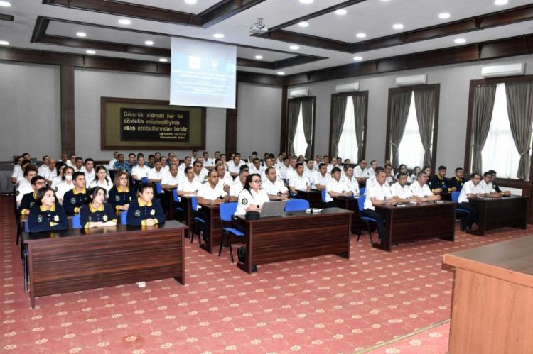 Naxçıvan Baş Gömrük İdarəsində təlim keçirilib<font color=red> - FOTOLAR</font>