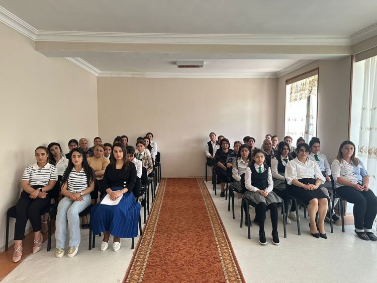 "Qız övladlarımızı gələcəyin Azərbaycan qadını kimi böyüdək” mövzusunda maarifləndirici tədbir keçirilib