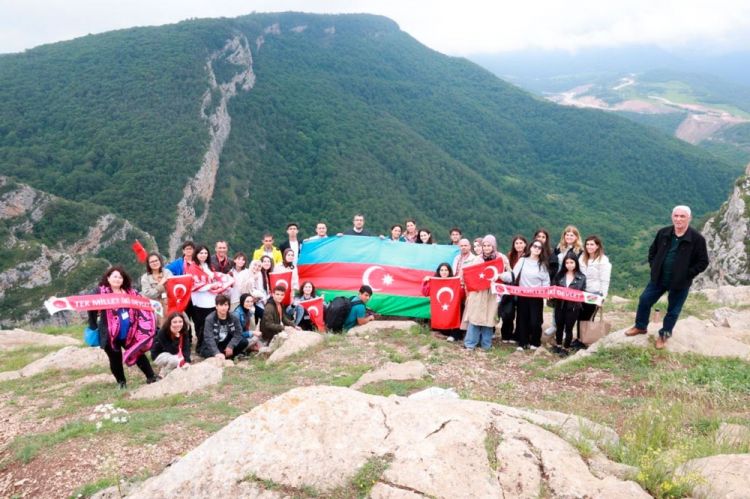 Türkiyəli məktəblilər Şuşada<font color=red> - FOTOLAR</font>