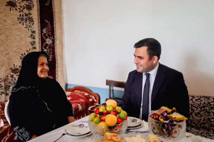 Ceyhun Cəlilov tənha ahıl Tamam Tağıyevanı anadan olmasının 75 illiyi münasibətilə ziyarət edib<font color=red> - FOTOLAR</font>