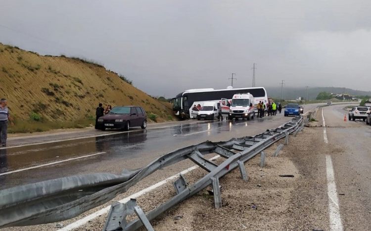 Türkiyədə avtobus dərəyə düşüb, yaralılar var