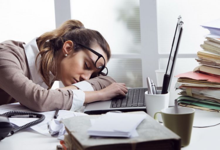 Xroniki yorğunluq sindromu son dövrlər olduqca geniş yayılıb