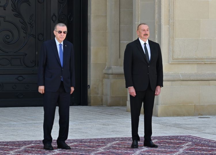 Azərbaycan Prezidentinin dəvəti ilə ölkəmizə dövlət səfərinə gələn Türkiyə Prezidenti Rəcəb Tayyib Ərdoğanın rəsmi qarşılanma mərasimi olub<font color='red'> - YENİLƏNİB</font><font color=red> - FOTOLAR</font>