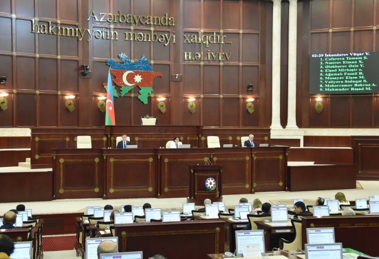 Milli Məclis 2022-ci il üzrə dövlət büdcəsinin icrası ilə bağlı qanun layihəsini üçüncü oxunuşda qəbul edib