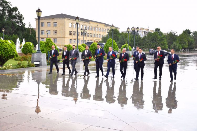 Elm və təhsil naziri Emin Əmrullayevin Naxçıvana səfəri başlayıb<font color='red'> - YENİLƏNƏCƏK</font><font color=red> - FOTOLAR</font>