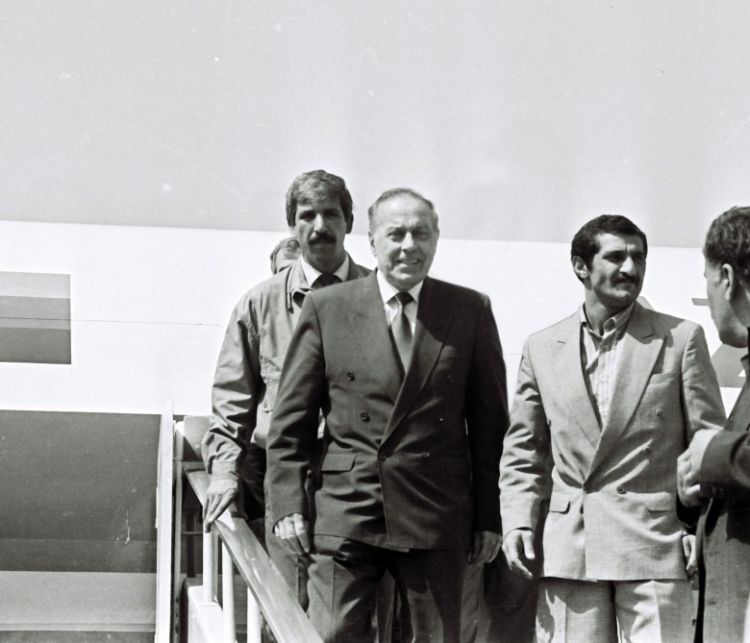 15 İyun – Milli Qurtuluş Günü: Azərbaycanın dövlətçilik tarixinin şanlı səhifəsi