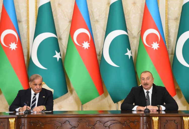 Prezident İlham Əliyev və Baş nazir Məhəmməd Şahbaz Şərif mətbuata bəyanatlarla çıxış ediblər