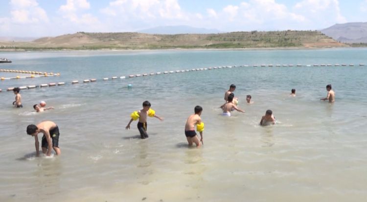 Naxçıvanda növbəti çimərlik mövsümünə start verilib<font color=red> - VİDEO</font>