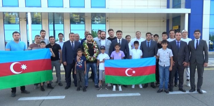 Üçqat Dünya, dördqat Avropa çempionu Naxçıvanda coşğu ilə qarşılanıb<font color=red> - VİDEO</font>