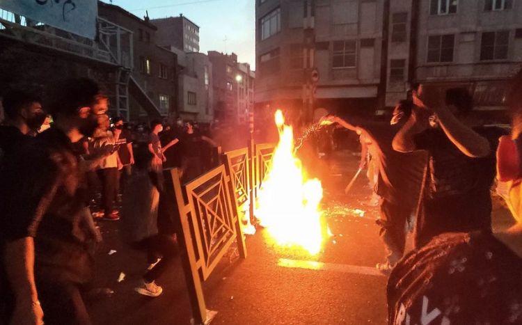 İranın Sistan-Bəlucistan əyalətində polis etiraz aksiyaçılarını kütləvi həbs edib