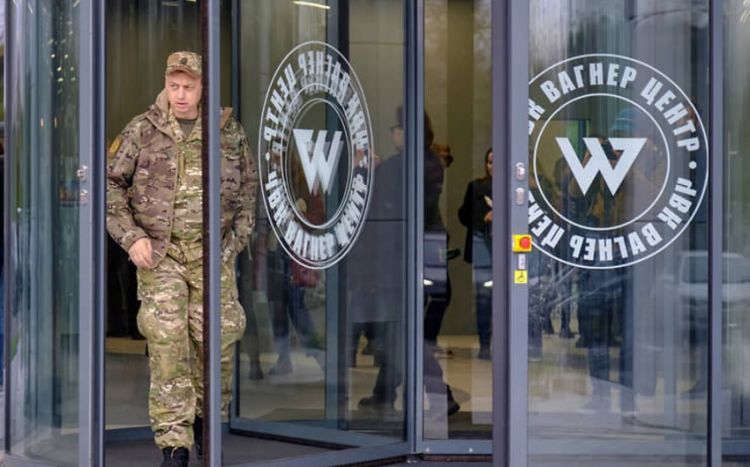 "Vaqner”in Sankt-Peterburqdakı binası mühasirəyə alınıb