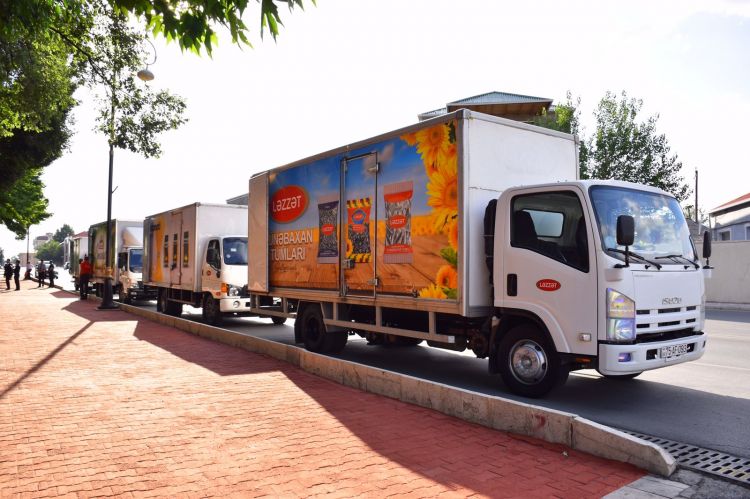 Naxçıvanda sosial qayğıya ehtiyacı olan 1250 ailəyə bayram sovqatları verilib<font color=red> - FOTOLAR</font>