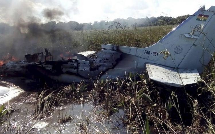 Kolumbiyada hərbi təyyarələr toqquşub, ölən var