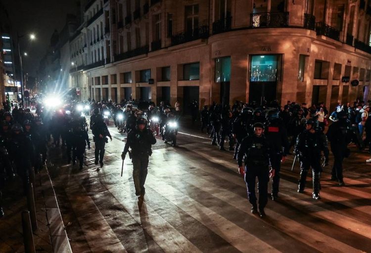 Fransızların 70 faizi ölkədə fövqəladə vəziyyət tətbiq olunmasını istəyir