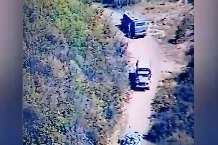 Xankəndi-Xəlfəli yolu ilə RSK  müşayiəti altında ermənilərin döyüş mövqelərinə təminat vasitələri daşınır<font color=red> - VİDEO</font>