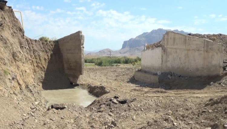 3 kəndi birləşdirən körpü yenidən tikilir<font color=red> - VİDEO</font>