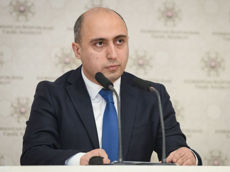 Emin Əmrullayev cəmiyyəti savadsızlığa total reaksiya verməyə çağırıb