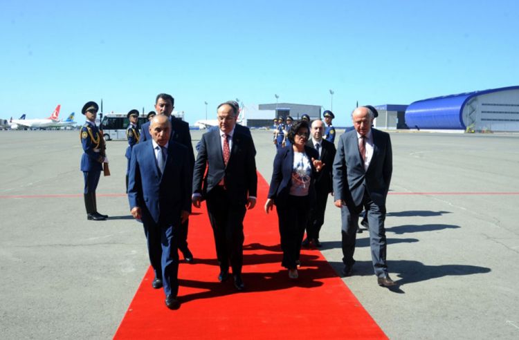 Albaniya Prezidenti Bayram Beqay Azərbaycana rəsmi səfərə gəlib<font color=red> - FOTOLAR</font>
