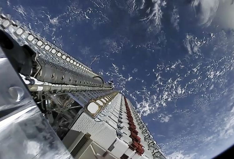 “SpaceX” şirkəti Starlink internet peyklərinin yeni partiyasını orbitə çıxaracaq