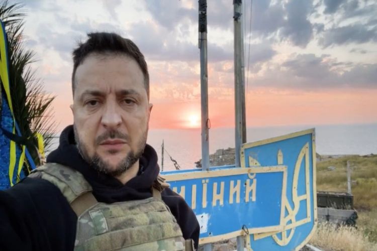 Zelenski İlan adasına gedib