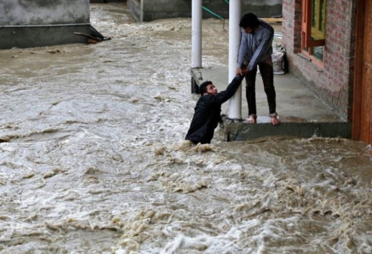 Hindistanın şimalında daşqınlar nəticəsində ölənlərin sayı 40 nəfəri ötüb