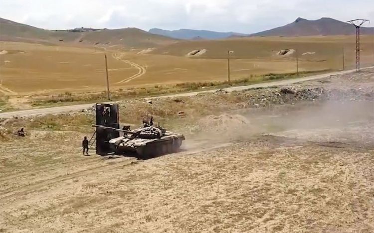 Azərbaycan Ordusunun hərbi hissəsində təlim toplanış keçirilib<font color=red> - VİDEO</font>