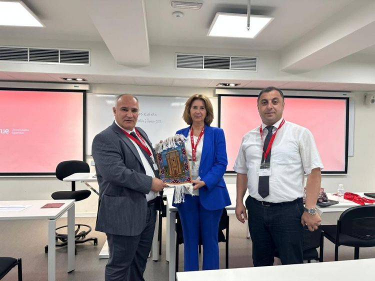 “Naxçıvan” Universitetinin rəhbərliyi “Azərbaycan Rektorlar Konfransının yaradılması” - ECAR Erasmus+ layihəsi çərçivəsində hal-hazırda İspaniyada səfərdədir<font color=red> - FOTOLAR</font>