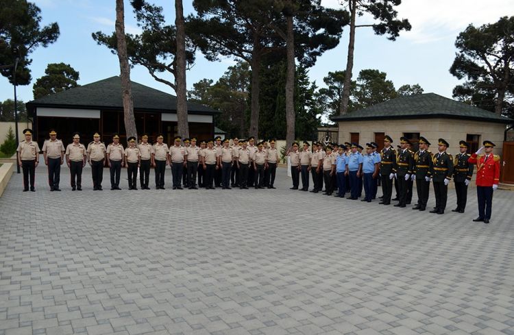 Müdafiə Nazirliyinin şəxsi heyəti Tovuz döyüşlərinin ildönümü ilə əlaqədar İkinci Şəhidlər xiyabanını ziyarət edib<font color=red> - FOTOLAR</font>