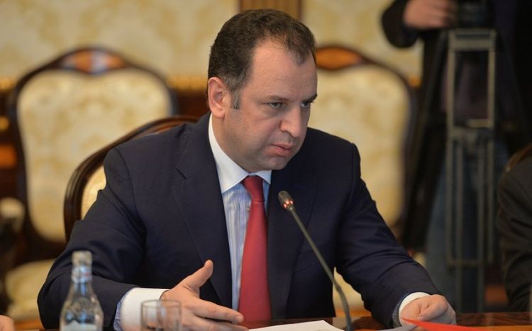 Ermənistan daha bir keçmiş müdafiə nazirini beynəlxalq axtarışa verir