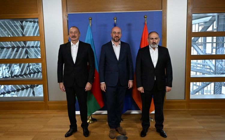 Brüsseldə Prezident İlham Əliyevin Avropa İttifaqı Şurasının Prezidenti və Ermənistanın baş naziri ilə üçtərəfli görüşü olub<font color='red'> - YENİLƏNİB</font>