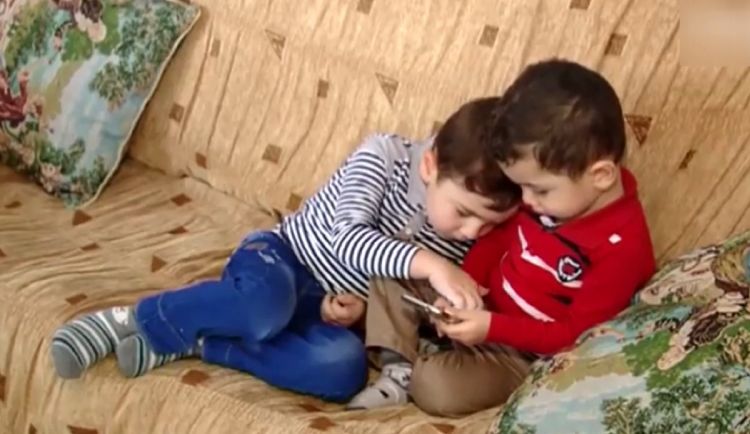 Uşaqları smartfonların fəsadlarından uzaq tutmalıyıq<font color=red> - VİDEO</font>