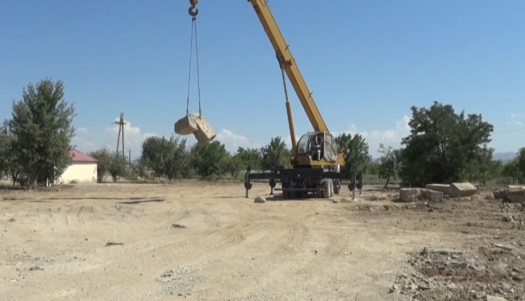 Yararsız layihələndirmə səbəbindən Hacıvar kənd tam orta məktəbinin binası sökülüb<font color=red> - VİDEO</font>