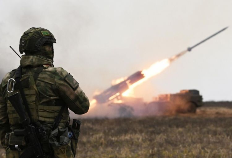 İtaliya Ukrayna müharibəsinin bir ildən sonra başa çatacağına ümid edir