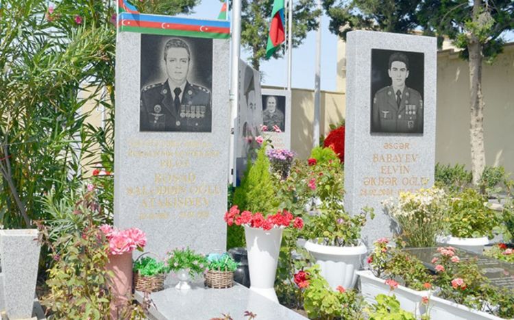 Şəhid hərbi pilot Rəşad Atakişiyevin məzarı ziyarət edilib<font color=red> - FOTOLAR</font>