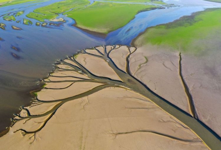 Çinin ən iri gölünün səthi anomal isti səbəbindən 1070 kvadratkilometr kiçilib