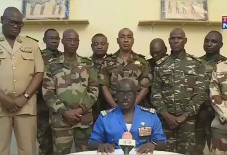 Nigerdə hərbçilər prezidenti vəzifədən kənarlaşdırıb və sərhədləri bağlayıblar