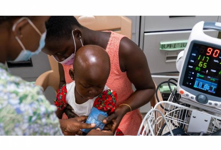 ÜST: Yoxsul ölkələrdə yüz minlərlə xərçəng xəstəsi olan uşağın müalicəsi əlçatmazdır