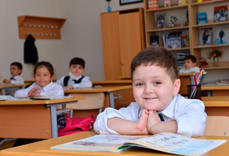 Birinci siniflərə şagird qəbulu davam edir