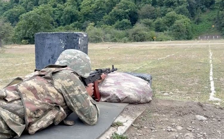 Heydər Əliyev adına Hərbi İnstitutun kursantları düşərgə toplanışına cəlb olunub<font color=red> - VİDEO</font>