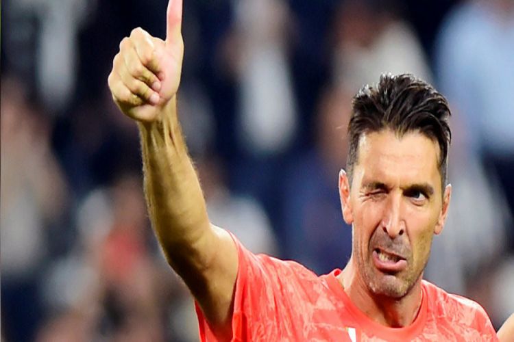 Buffon karyerasını bitirib