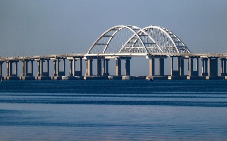 Ukrayna rəsmisi Krım körpüsünü bir neçə dəfə vurduqlarını etiraf edib