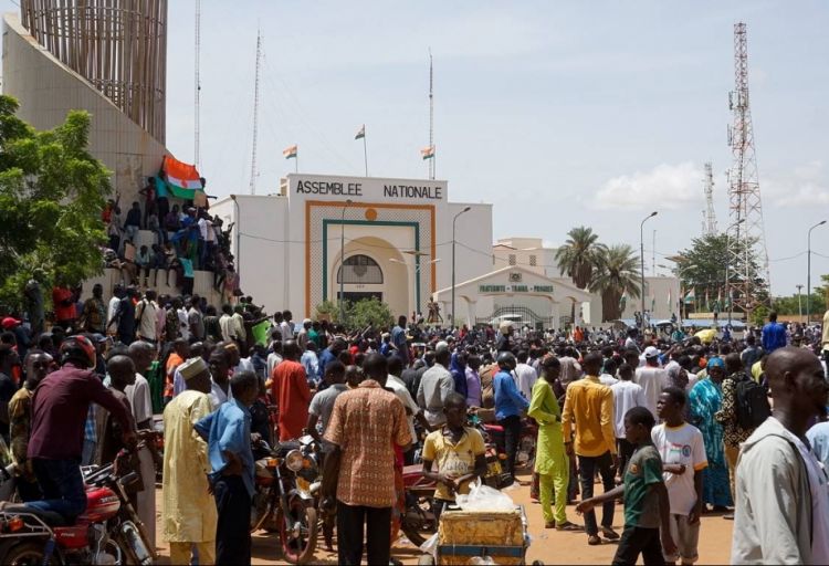 Niger qiyamçıları ölkədə tətbiq edilən komendant saatını ləğv ediblər